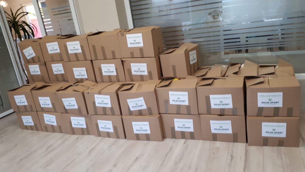 Atlas Sport élelmiszer csomagokat osztott ki rászoruló családoknak