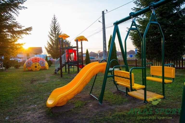 Echipamente de joacă pentru copii