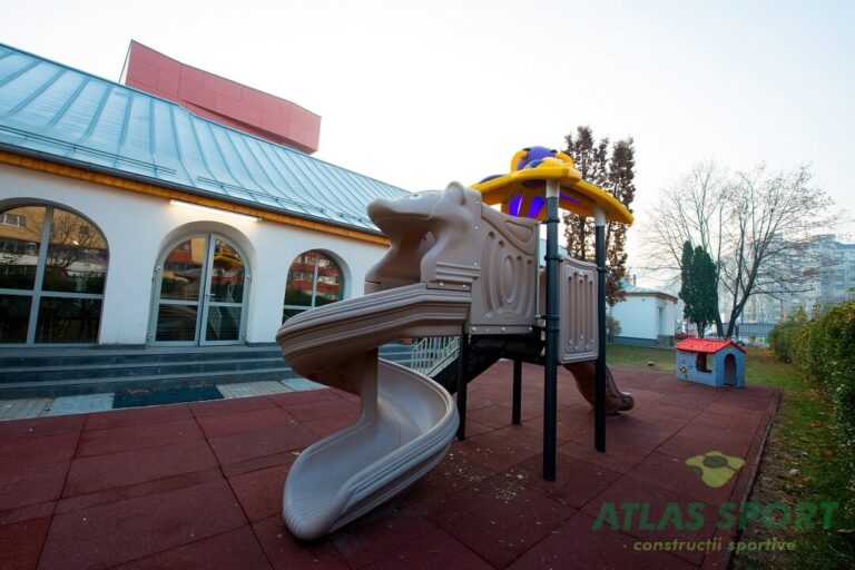 Complex de joacă pentru copii