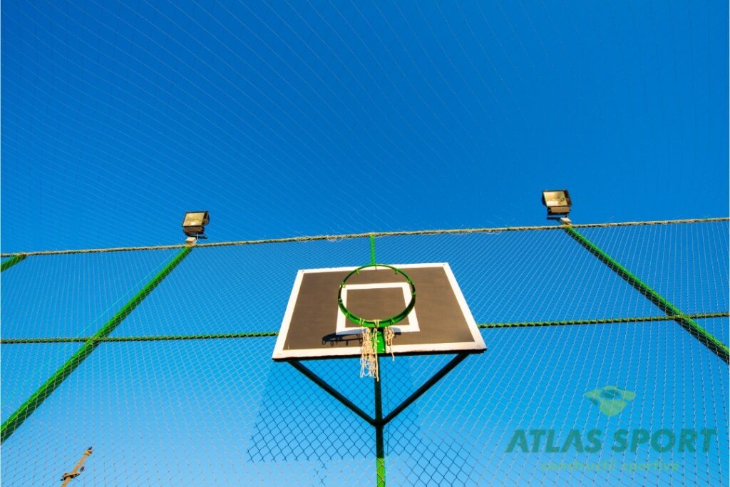 Coș de baschet și nocturne