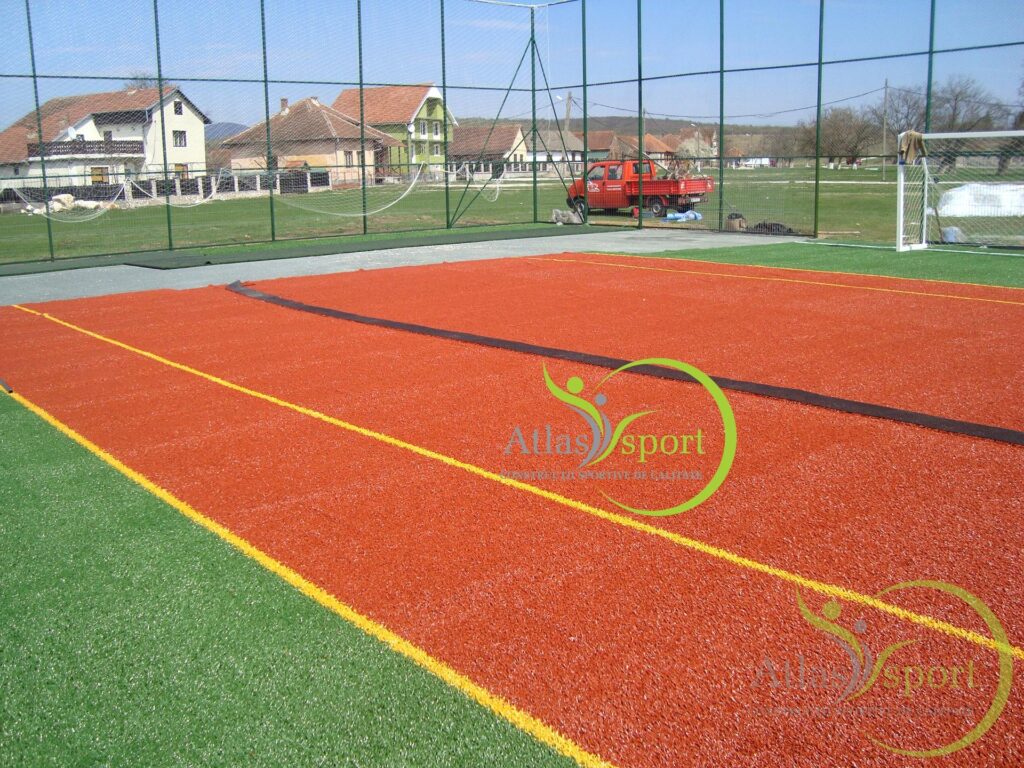 Amenajare teren de fotbal cu gazon sintetic