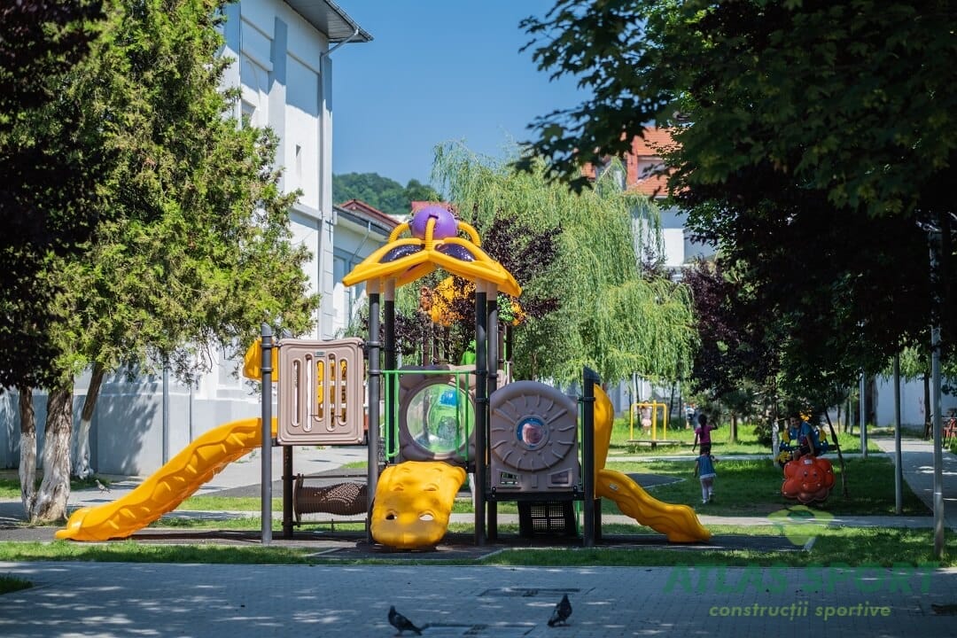 Loc de joaca pentru copii Curtea de Arges judetul Arges 16