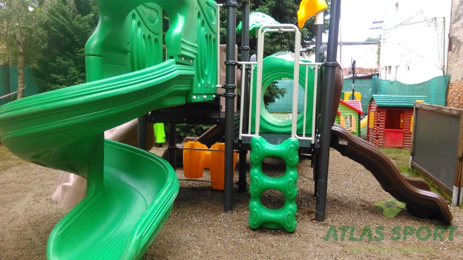 Játszótér építése