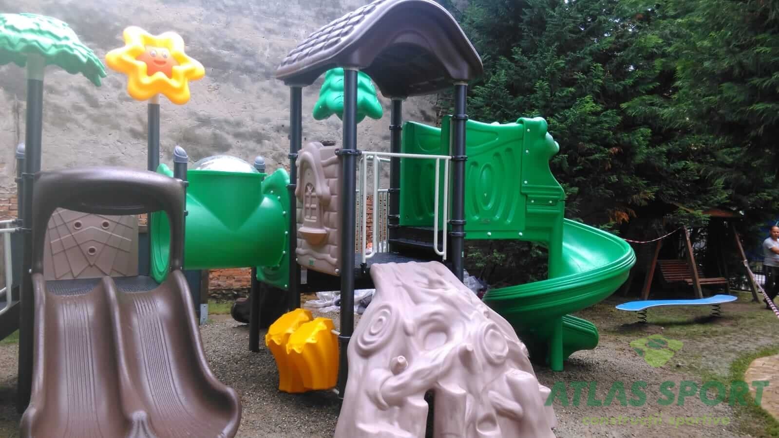 Játszótér építése