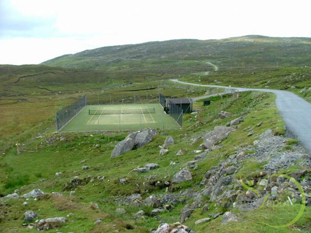isle-of-harris-scotland-bunabhainneadar-tennis-court[1]