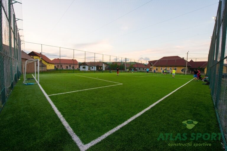 teren de fotbal cu gazon artificial detaliu 7