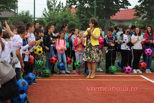 teren de sport multifunctional sintetic Scoala Zorleni 51