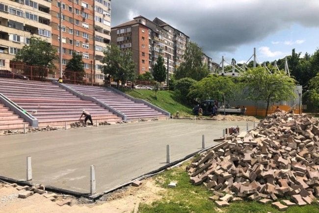 Noi terenuri de sport amenajate la Oradea 3 teren fotbal oraselul copiilor 650x4351 1