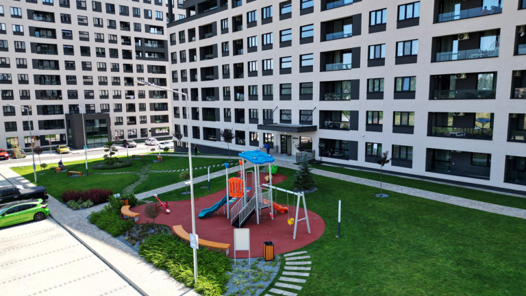 Parc de joacă – complex rezidențial de blocuri,  Târgu Mureș –  FOTO+Video